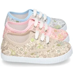 Zapatilla tipo Bamba con cordones en lona algodón con FLORES pasteles.
