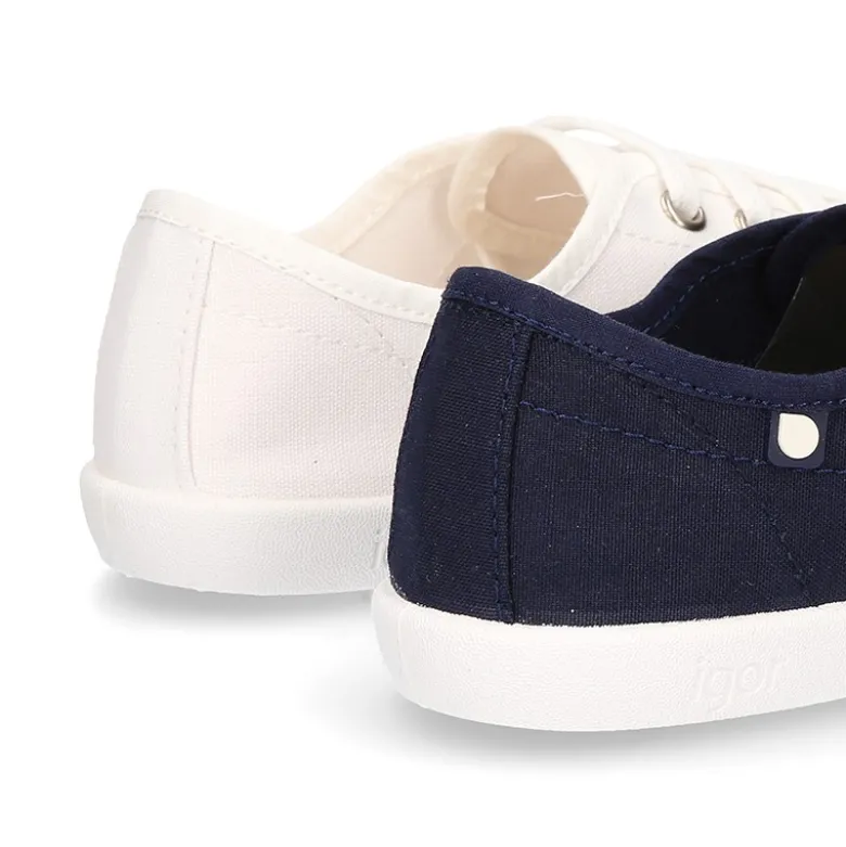 Zapatilla tipo bamba con cordones y puntera.
