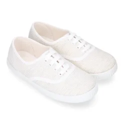 Zapatilla tipo bamba con cordones en lona mil rayas.