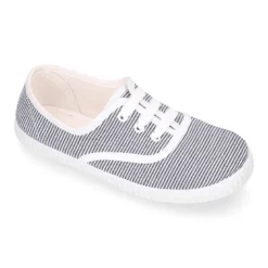 Zapatilla tipo bamba con cordones en lona mil rayas.