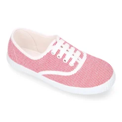 Zapatilla tipo bamba con cordones en lona mil rayas.
