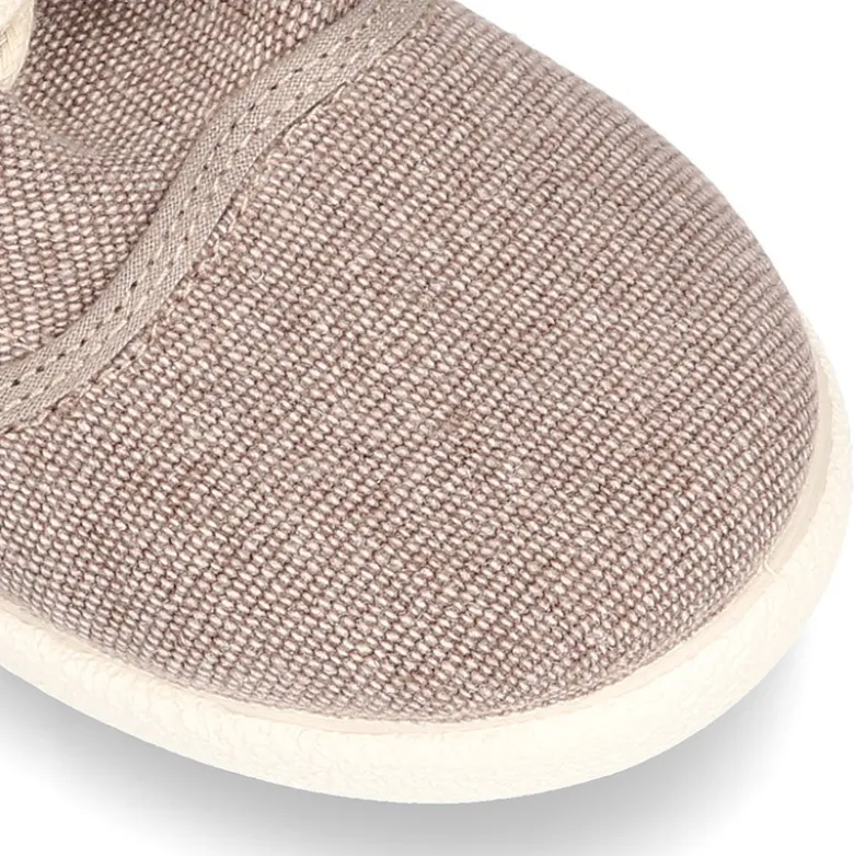 Zapatilla tipo BAMBA con fuelle y cordones en lona efecto lavado.