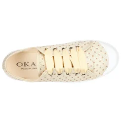Zapatilla tipo Bamba con puntera y cordones seda en lona metalizada.