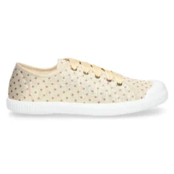 Zapatilla tipo Bamba con puntera y cordones seda en lona metalizada.