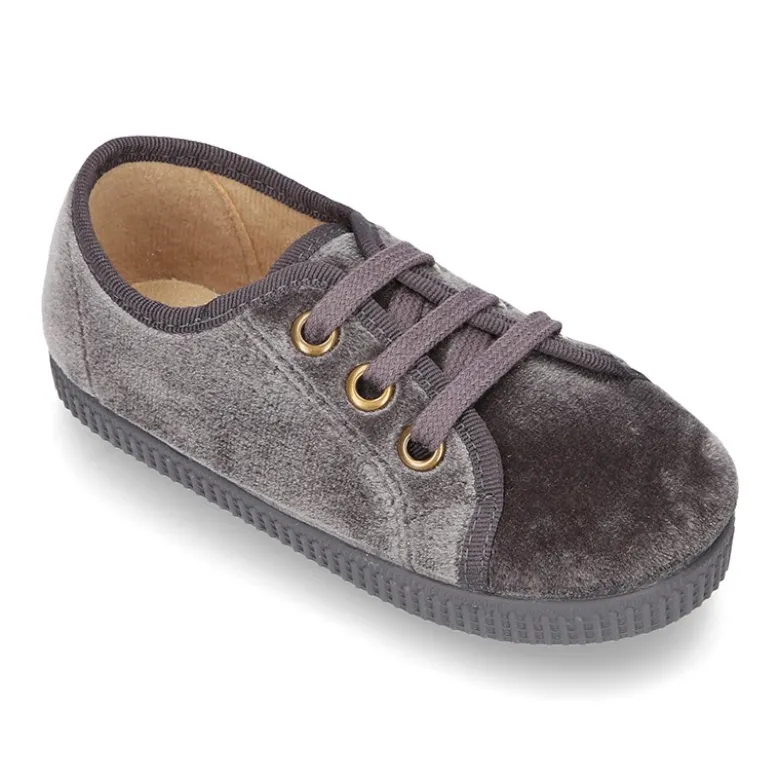 Zapatilla tipo BAMBA niños con cordones en terciopelo.