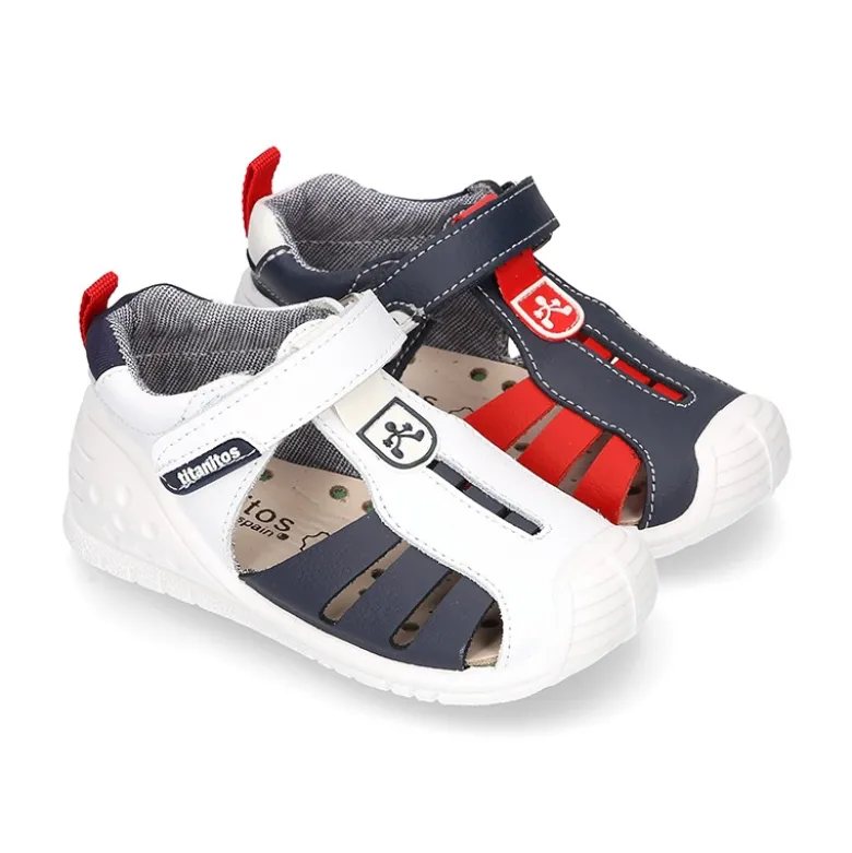 Zapatilla tipo Sandalia GATEO con cierre adherente, puntera y talonera en piel lavable.