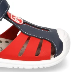 Zapatilla tipo Sandalia GATEO con cierre adherente, puntera y talonera en piel lavable.