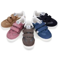 Zapatilla tipo Tenis niños sin cordones en piel napa combinada con piel serraje.