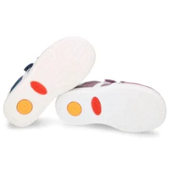 Zapatilla tipo Tenis niños sin cordones en piel napa combinada con piel serraje.