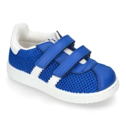 Zapatilla VERANO sin cordones y con rayas laterales en piel lavable combinada con lona rejilla.