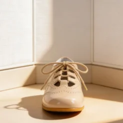 Zapatito de piel charol tipo inglesito niños con cordones – Colección ceremonia