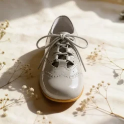 Zapatito de piel charol tipo inglesito niños con cordones – Colección ceremonia