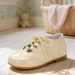 Zapatito de piel charol tipo inglesito niños con cordones – Colección ceremonia