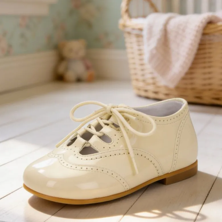 Zapatito de piel charol tipo inglesito niños con cordones – Colección ceremonia