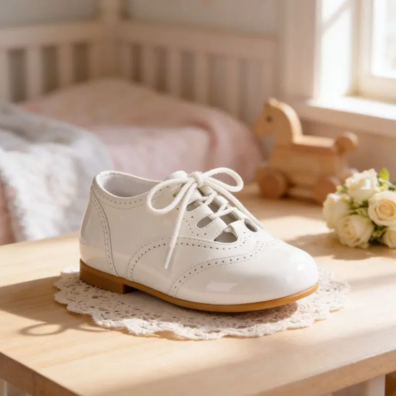 Zapatito de piel charol tipo inglesito niños con cordones – Colección ceremonia