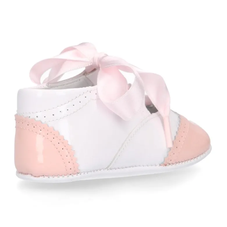 Zapatito inglesito bebé lazos en piel charol.