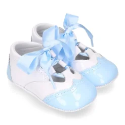 Zapatito inglesito bebé lazos en piel charol.