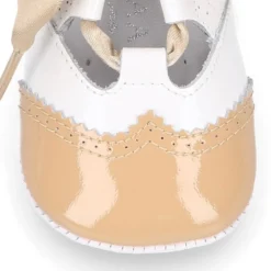 Zapatito inglesito bebé lazos en piel charol.