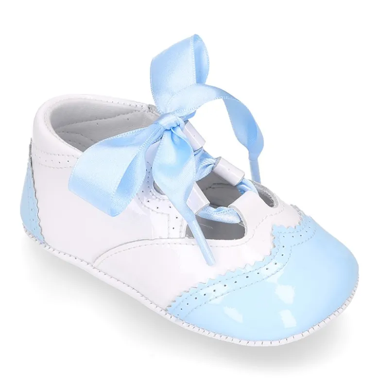 Zapatito inglesito bebé lazos en piel charol.