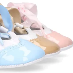 Zapatito inglesito bebé lazos en piel charol.
