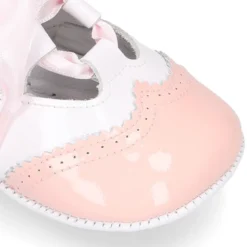 Zapatito inglesito bebé lazos en piel charol.