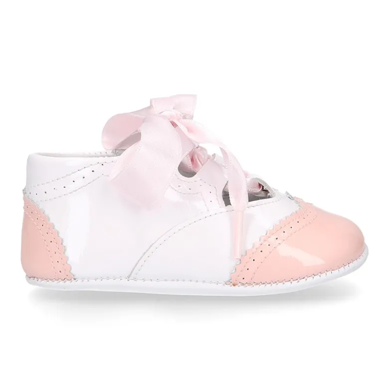 Zapatito inglesito bebé lazos en piel charol.