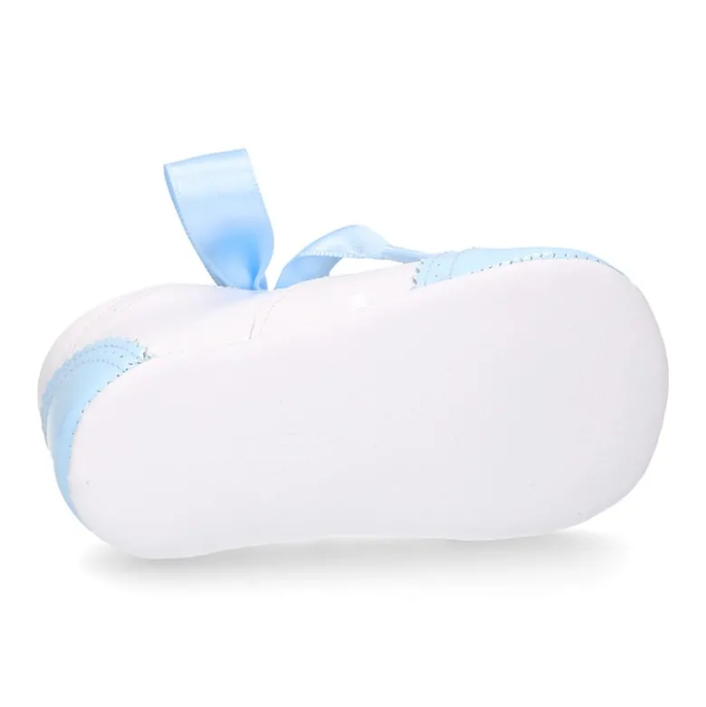 Zapatito inglesito bebé lazos en piel charol.
