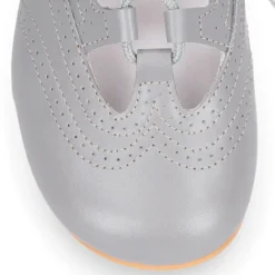 Zapatito inglesito estilizado sin lengüeta en piel.