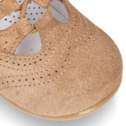 Zapatito inglés niños sin lengüeta en piel serraje.