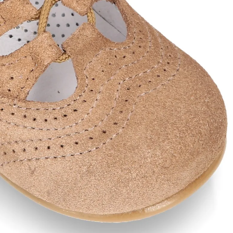 Zapatito inglés niños sin lengüeta en piel serraje.