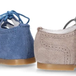 Zapatito inglés niños sin lengüeta en piel serraje.