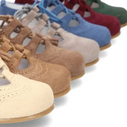 Zapatito inglés niños sin lengüeta en piel serraje.