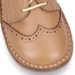 Zapatito Niño tipo blucher con picados en piel EXTRA SUAVE.