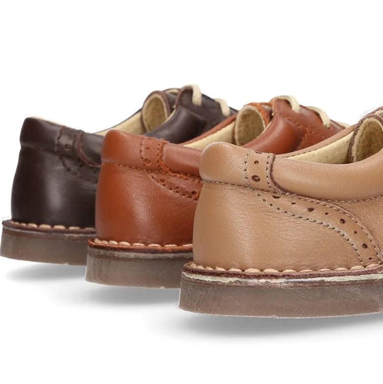 Zapatito Niño tipo blucher con picados en piel EXTRA SUAVE.