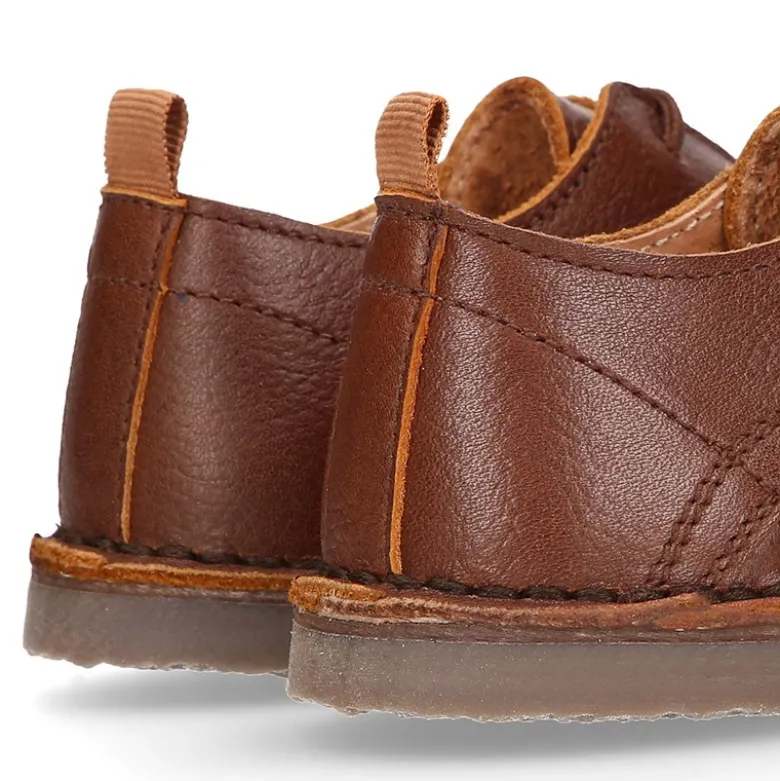 Zapatito Niño tipo blucher con picados y pala vega en piel.