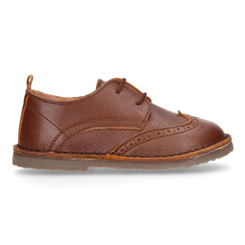 Zapatito Niño tipo blucher con picados y pala vega en piel.
