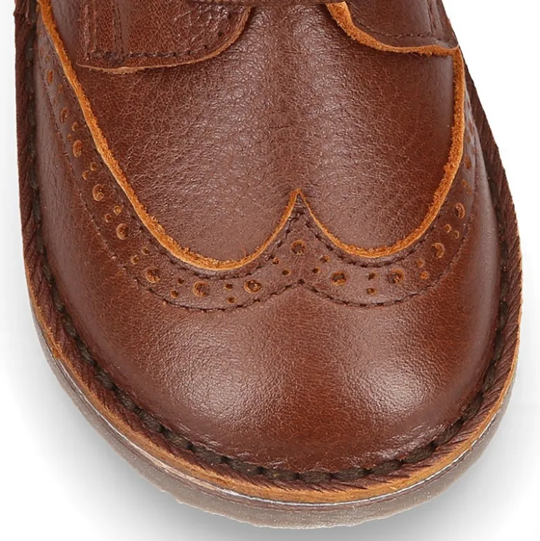 Zapatito Niño tipo blucher con picados y pala vega en piel.