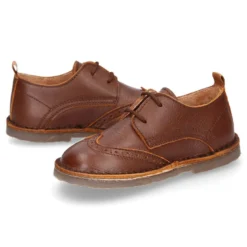 Zapatito Niño tipo blucher con picados y pala vega en piel.