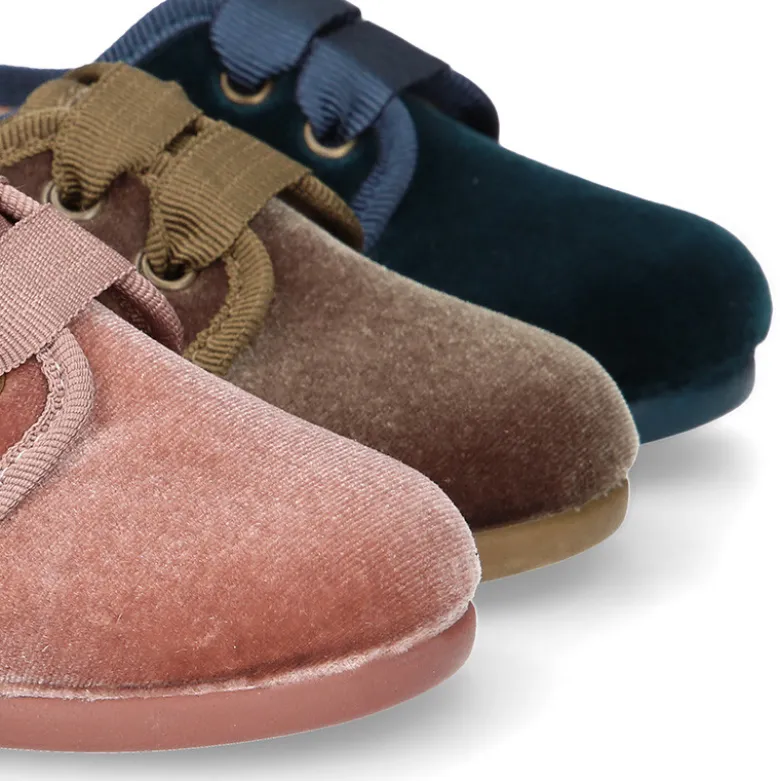 Zapatito niño tipo Blucher en terciopelo de MODA.