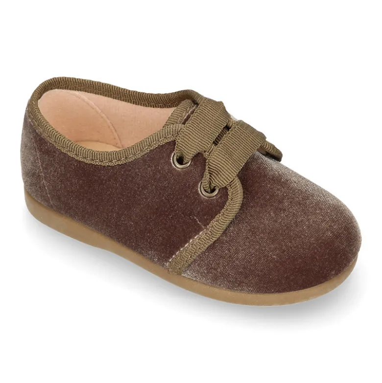 Zapatito niño tipo Blucher en terciopelo de MODA.