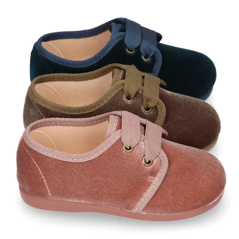 Zapatito niño tipo Blucher en terciopelo de MODA.