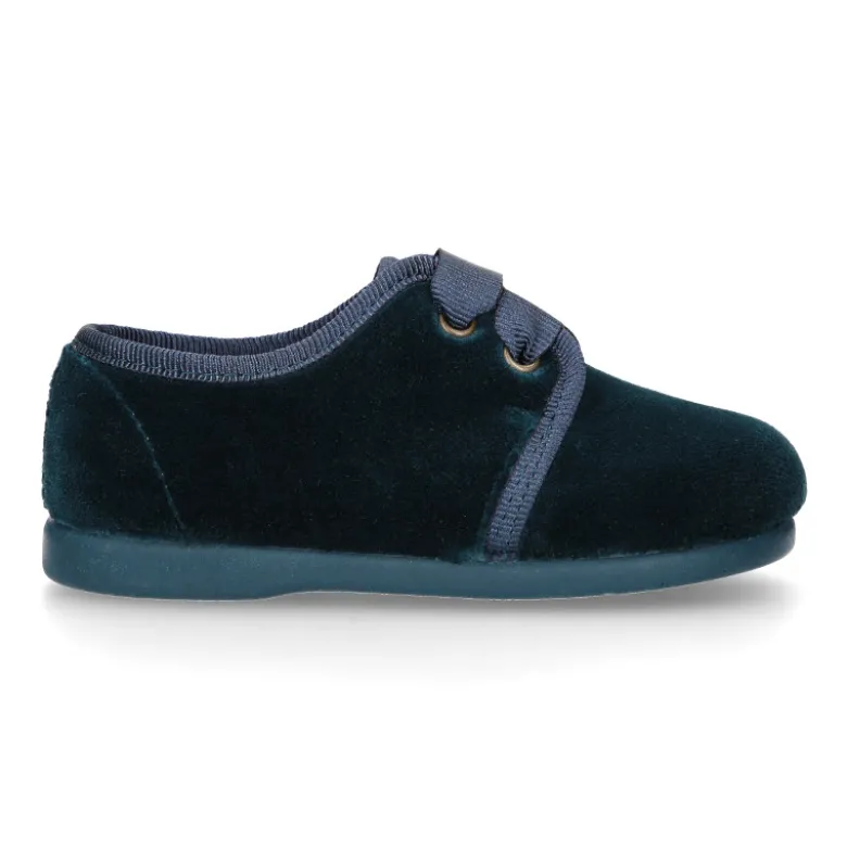 Zapatito niño tipo Blucher en terciopelo de MODA.