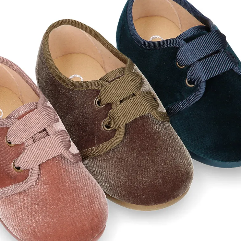 Zapatito niño tipo Blucher en terciopelo de MODA.