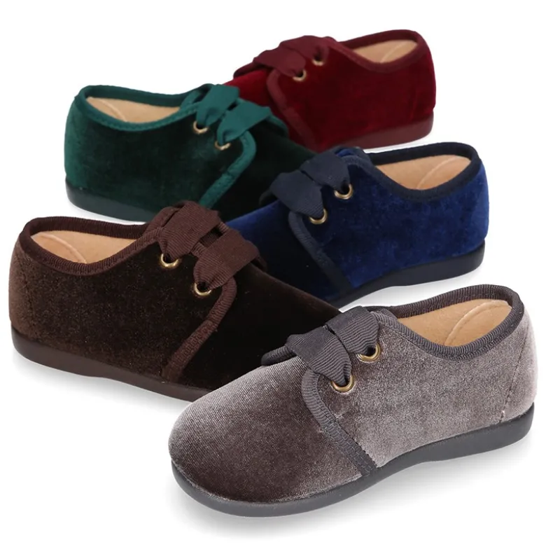 Zapatito niño tipo Blucher en terciopelo.