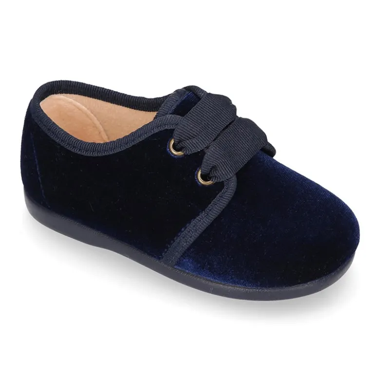 Zapatito niño tipo Blucher en terciopelo.