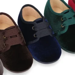 Zapatito niño tipo Blucher en terciopelo.