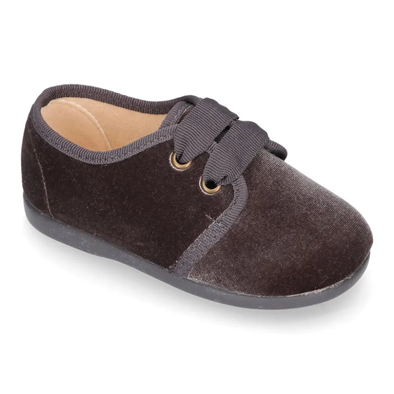 Zapatito niño tipo Blucher en terciopelo.