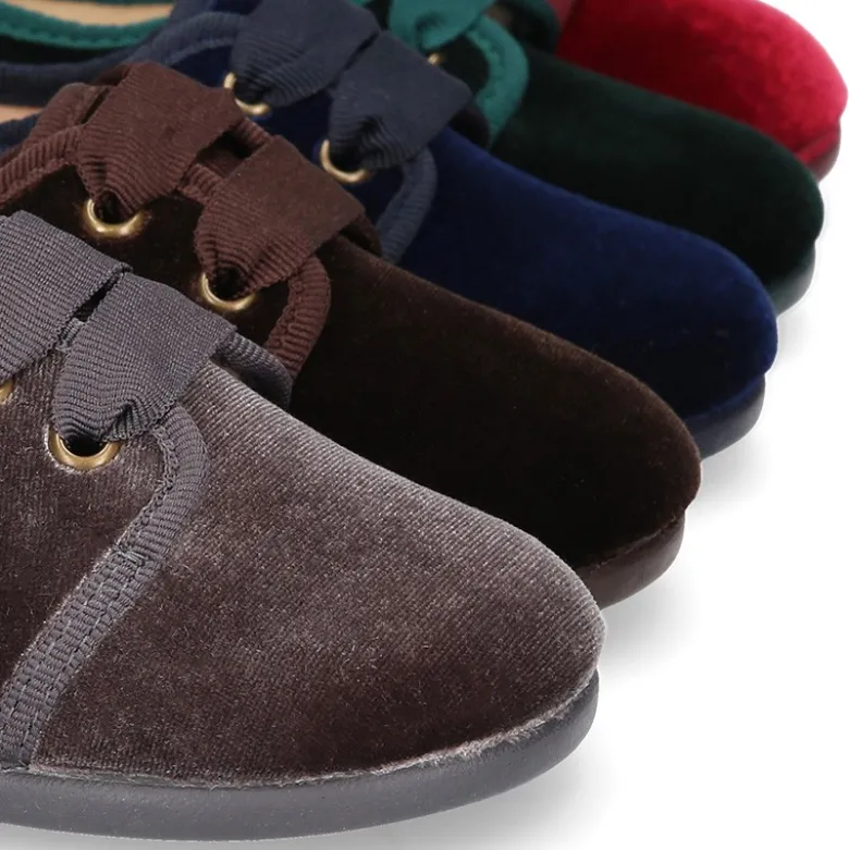 Zapatito niño tipo Blucher en terciopelo.