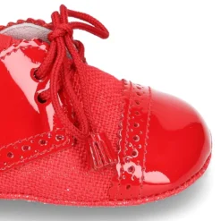 Zapatito tipo BLUCHER bebé niño con borlas en charol con lino.