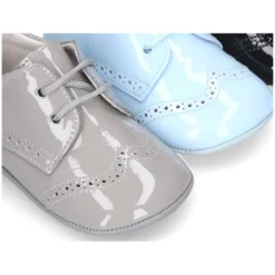 Zapatito tipo Blucher bebé niño en piel charol.